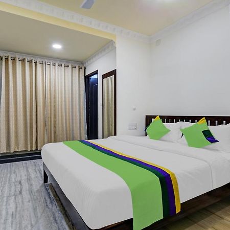 Hotel Treebo Jheel Mahal Udajpur Zewnętrze zdjęcie