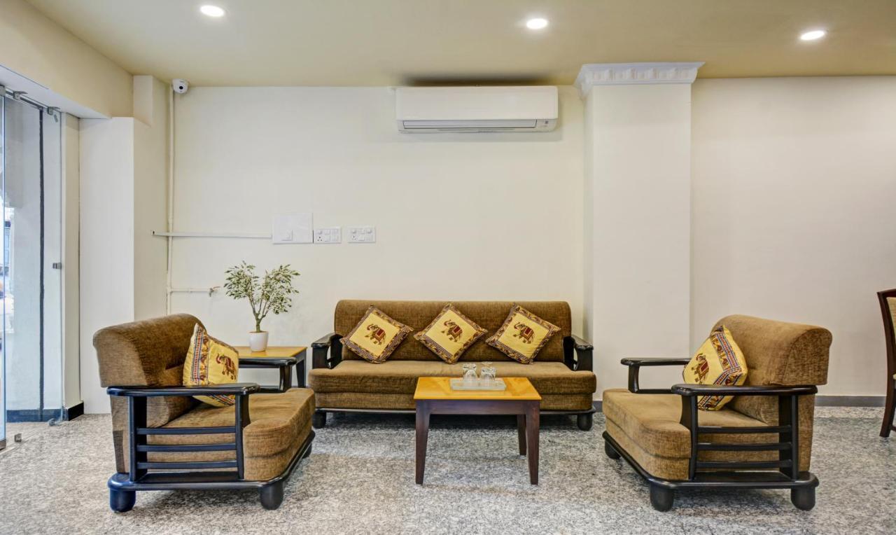 Hotel Treebo Jheel Mahal Udajpur Zewnętrze zdjęcie