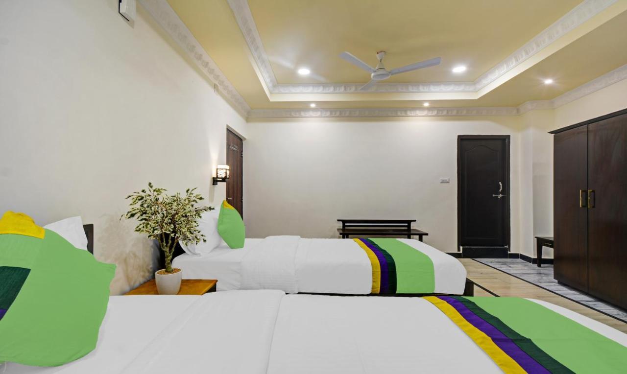 Hotel Treebo Jheel Mahal Udajpur Zewnętrze zdjęcie