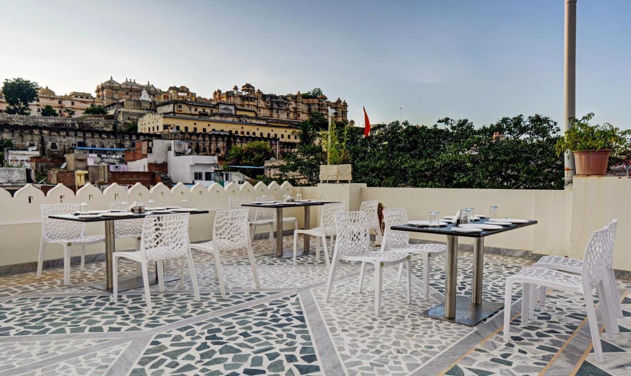Hotel Treebo Jheel Mahal Udajpur Zewnętrze zdjęcie