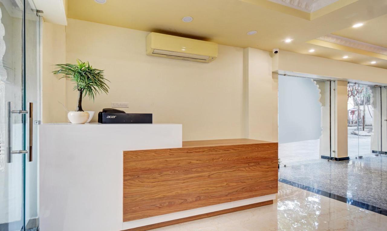 Hotel Treebo Jheel Mahal Udajpur Zewnętrze zdjęcie