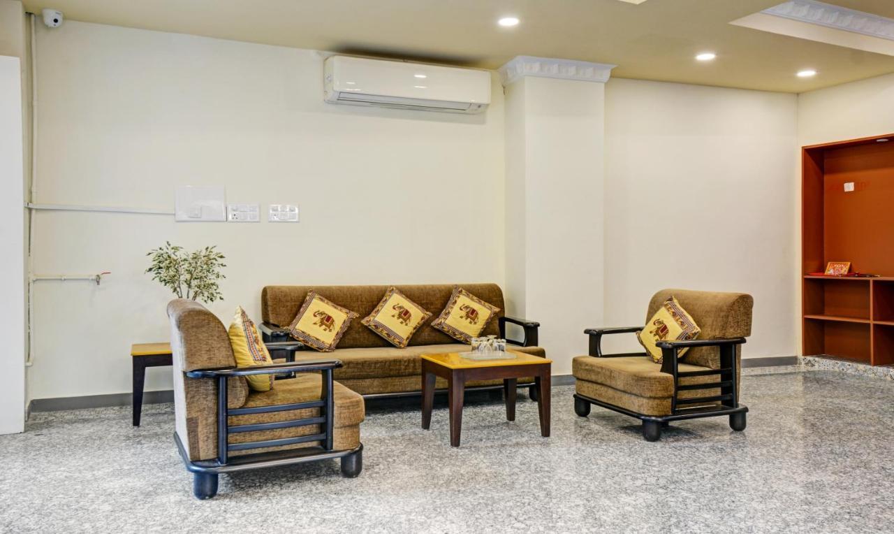 Hotel Treebo Jheel Mahal Udajpur Zewnętrze zdjęcie