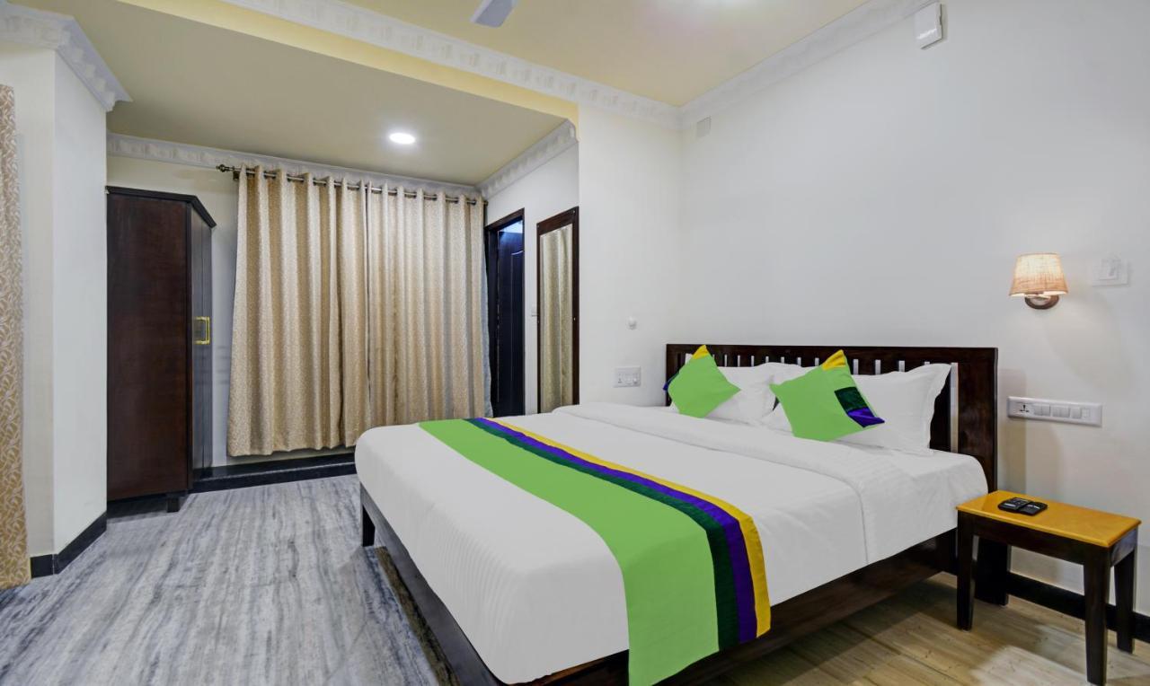 Hotel Treebo Jheel Mahal Udajpur Zewnętrze zdjęcie