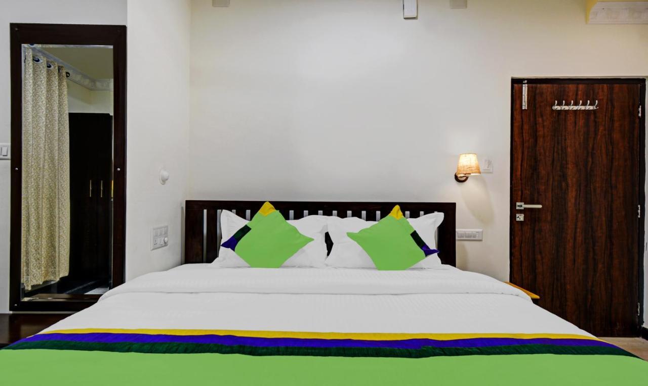 Hotel Treebo Jheel Mahal Udajpur Zewnętrze zdjęcie